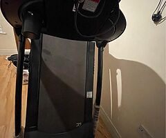Treadmill for quick sale (READ DESCRIPTION!!)