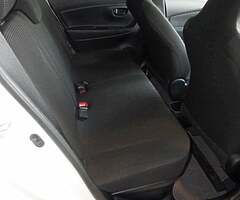 TOYOTA VITZ - Image 3/7
