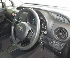 TOYOTA VITZ - Image 7/7