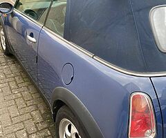 05 Mini Cooper Cabriolet 1.6 pétrole Manuel - Image 4/5