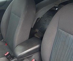 Breaking ford focus - Image 6/9