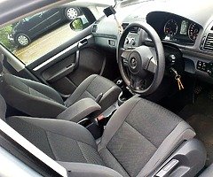 Volkswagen Touran 2011 - Image 4/9