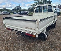 TOYOTA LITEACE - Image 4/9