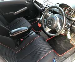 2011 Mazda Mazda 2 - Image 5/8