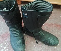 Motorcycle gear - Image 7/10