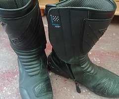 Motorcycle gear - Image 8/10