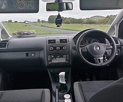 151 Volkswagen Touran, 2l TDI, 140bhp, Bluemotion. - Image 8/10
