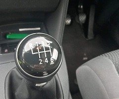 151 Volkswagen Touran, 2l TDI, 140bhp, Bluemotion. - Image 9/10