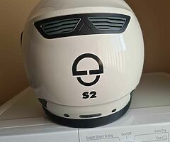 Schuberth S2 Motorcycle Helmet - Image 6/8