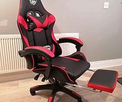 High quality Brand new gaming chair with footrest
National shipping €15
