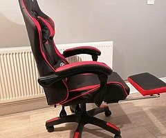 High quality Brand new gaming chair with footrest
National shipping €15 - Image 4/10