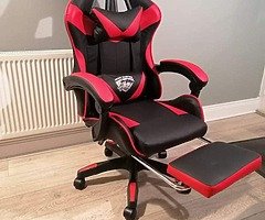 High quality Brand new gaming chair with footrest
National shipping €15 - Image 9/10