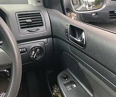Volkswagen Golf V - Image 7/10