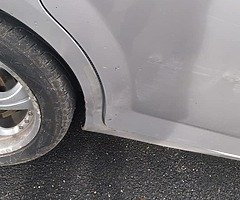 Car - Image 4/5