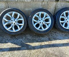 Land rover 19s genuine alloy wheels with good tyres for sale