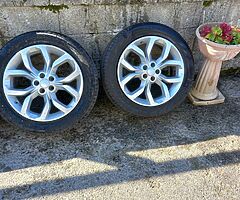 Land rover 19s genuine alloy wheels with good tyres for sale