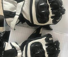 Men’s motorcycle boots and gloves