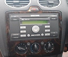 Ford Focus Ghia 06 - Image 4/8