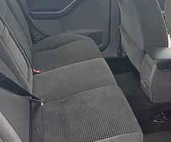 Ford Focus Ghia 06 - Image 6/8