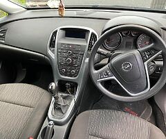 Opel Astra 1.4 petrol 2013 - Image 4/7