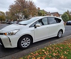 Toyota Prius alpha 2016 not 7 seats