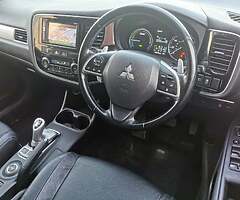 2015 Mitsubishi outlander phev gx4hs - Image 4/10