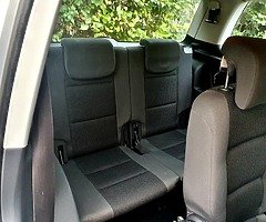 Volkswagen Touran 2011 1.6 Diesel bluemotion - Image 6/9
