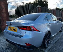 2017 Lexus IS 300 - Image 9/10