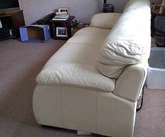 Cream leather 3&2seater suit , silly price for a quick sale