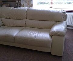 Cream leather 3&2seater suit , silly price for a quick sale - Image 3/4