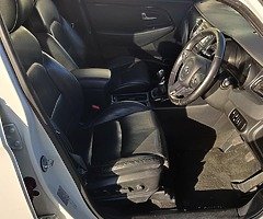 2014 Kia Carens Eco Dynamics 1.7 TDi 7 seater - Image 4/8