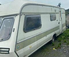 CARAVAN BREAKING ALL WINDOWS PERFECT
