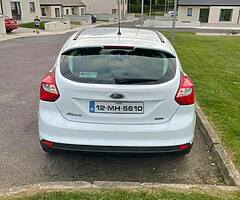 White Ford Focus 1.6
