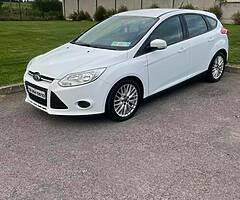 White Ford Focus 1.6