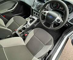 White Ford Focus 1.6 - Image 5/7