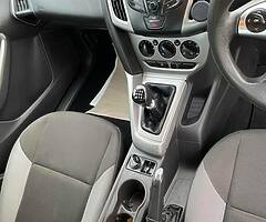 White Ford Focus 1.6 - Image 6/7