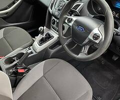 White Ford Focus 1.6 - Image 7/7