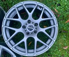 ONLY 3 dare 18 inch alloys 5x120