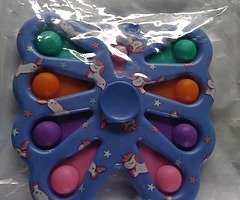 2 in 1 poppet spinners