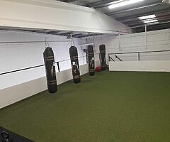 CHRISTMAS PARTY BODY CHALLENGE - Image 3/7