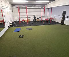 CHRISTMAS PARTY BODY CHALLENGE - Image 6/7