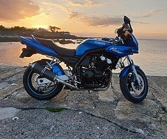 02 Yamaha fzs600