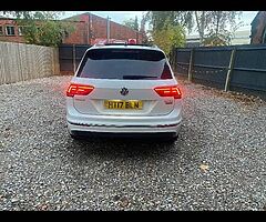 2017 Volkswagen Tiguan - Image 4/8