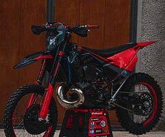 Not selling,looking for KTM front wheel 21"