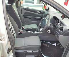 Ford Focus Saloon - Image 4/6