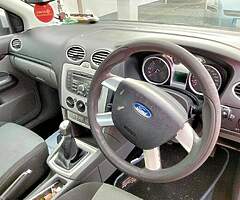 Ford Focus Saloon - Image 5/6