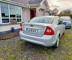 Ford Focus Saloon - Image 6/6