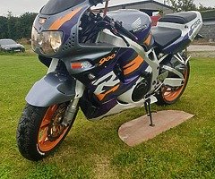 Honda fireblade cbr 900rr  96