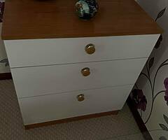 2 Chest of drawers
