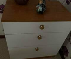 2 Chest of drawers